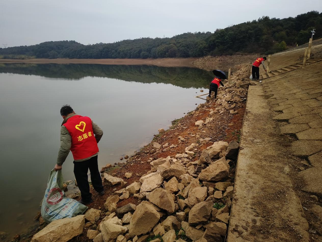 抚州市东乡区圩上桥镇：“三定三诺”聚合力 红色先锋护生态